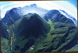 [IMAGE - Pululahua volcano &copy; Simon Stettner]